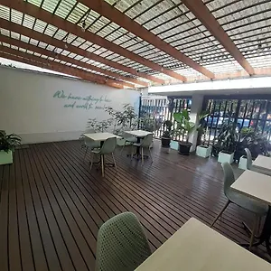 ספר כאן